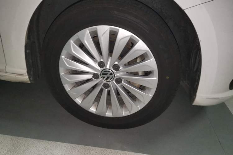 Used Volkswagen Lavida 2021 280TSI DSG Comfort Edition Right Front Wheel Hub