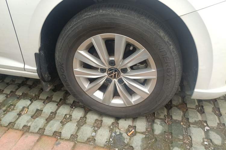 Used Volkswagen Lavida 2021 1.5L Automatic Fashion Edition Right Front Wheel Hub
