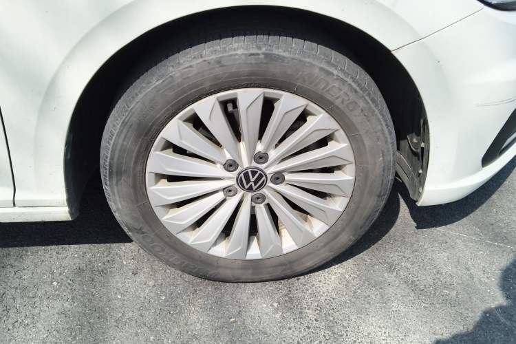 Used Volkswagen Lavida 2021 280TSI DSG Comfort Edition Right Front Wheel Hub
