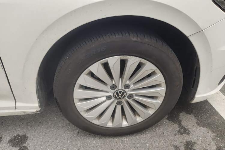 Used Volkswagen Lavida 2021 280TSI DSG Comfort Edition Right Front Wheel Hub