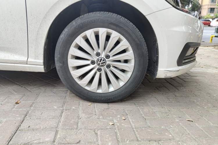 Used Volkswagen Lavida 2021 1.5L Automatic Vision Edition Right Front Wheel Hub