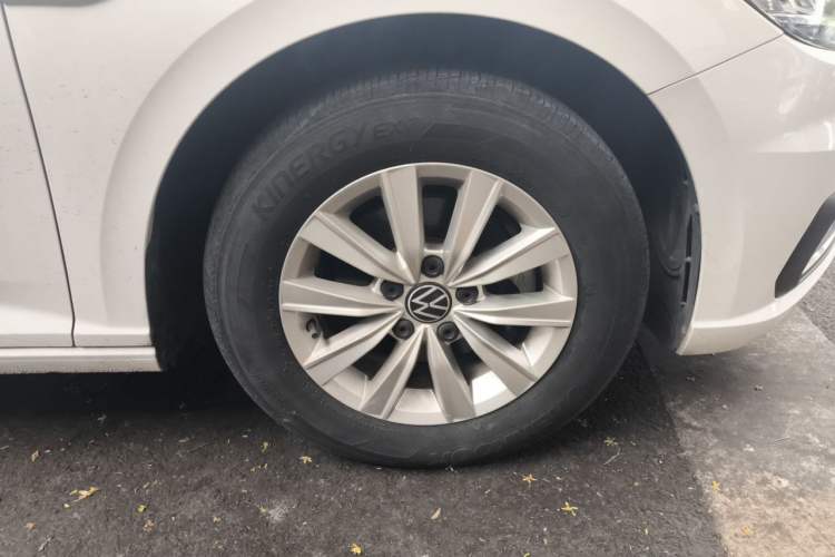 Used Volkswagen Lavida 2021 1.5L Automatic Fashion Edition Right Front Wheel Hub