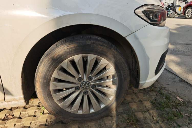 Used Volkswagen Lavida 2021 1.5L Automatic Vision Edition Right Front Wheel Hub