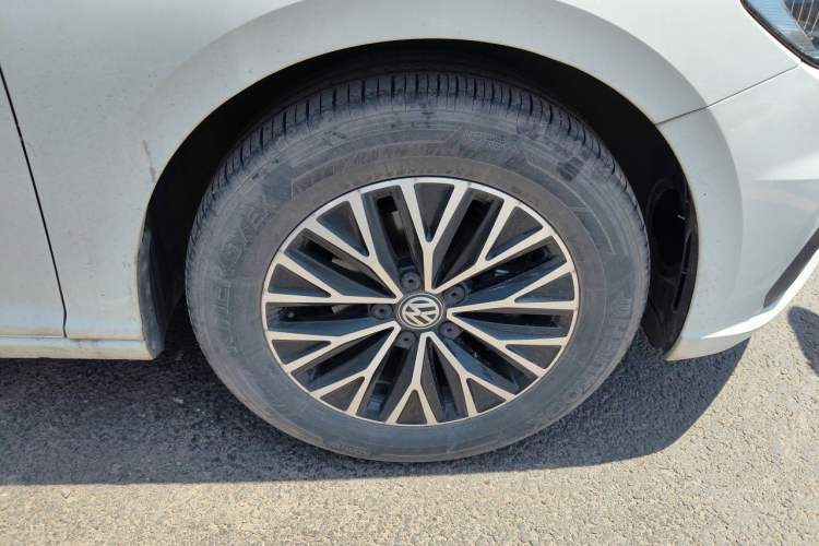 Used Volkswagen Lavida 2021 1.5L Automatic Comfort Edition Right Front Wheel Hub