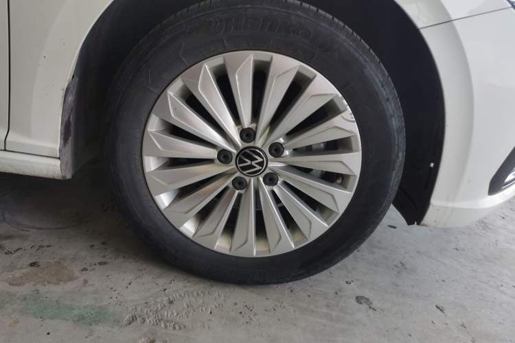 Used Volkswagen Lavida 2021 1.5L Automatic Vision Edition Right Front Wheel Hub
