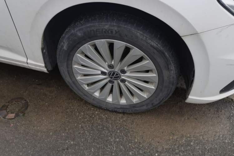 Used Volkswagen Lavida 2021 1.5L Automatic Vision Edition Right Front Wheel Hub