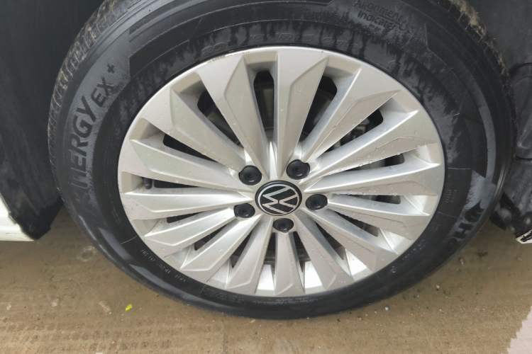 Used Volkswagen Lavida 2021 280TSI DSG Comfort Edition Right Front Wheel Hub