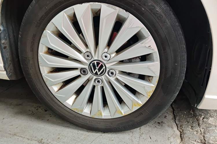 Used Volkswagen Lavida 2021 1.5L Automatic Comfort Edition Right Front Wheel Hub