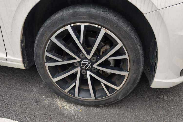 Used Volkswagen Lavida 2021 280TSI DSG Luxury Edition Right Front Wheel Hub