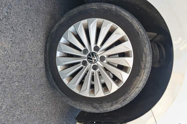 Used Volkswagen Lavida 2021 280TSI DSG Comfort Edition Right Front Wheel Hub
