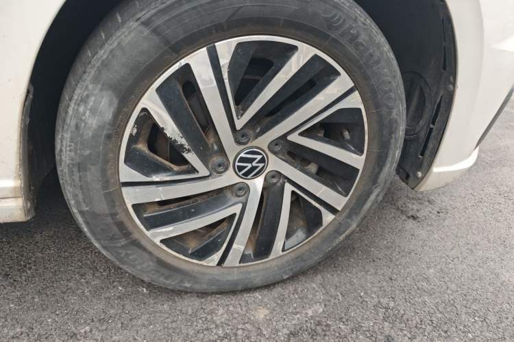 Used Volkswagen Lavida 2021 1.5L Automatic Comfort Edition Right Front Wheel Hub