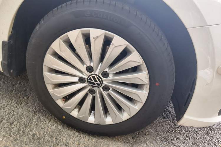 Used Volkswagen Lavida 2021 280TSI DSG Comfort Edition Right Front Wheel Hub