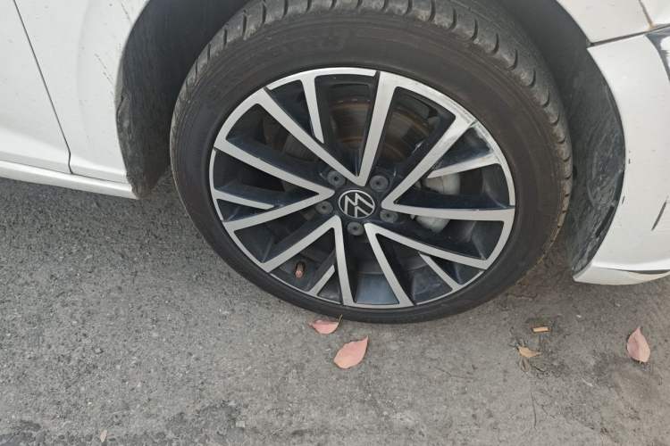 Used Volkswagen Lavida 2021 280TSI DSG Luxury Edition Right Front Wheel Hub