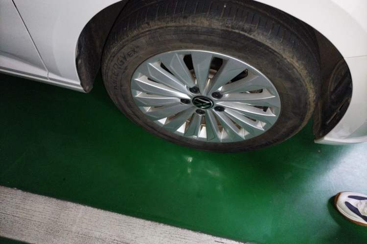 Used Volkswagen Lavida 2021 1.5L Automatic Comfort Edition Right Front Wheel Hub