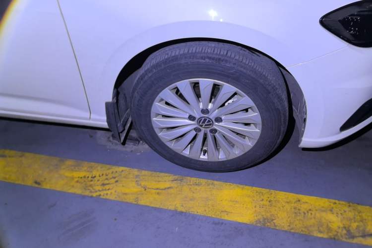 Used Volkswagen Lavida 2021 280TSI DSG Comfort Edition Right Front Wheel Hub