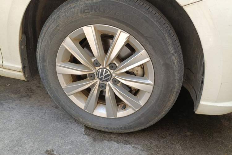 Used Volkswagen Lavida 2021 1.5L Automatic Fashion Edition Right Front Wheel Hub