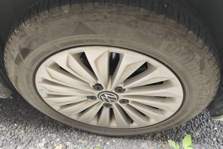 Used Volkswagen Lavida 2021 1.5L Automatic Comfort Edition Right Front Wheel Hub