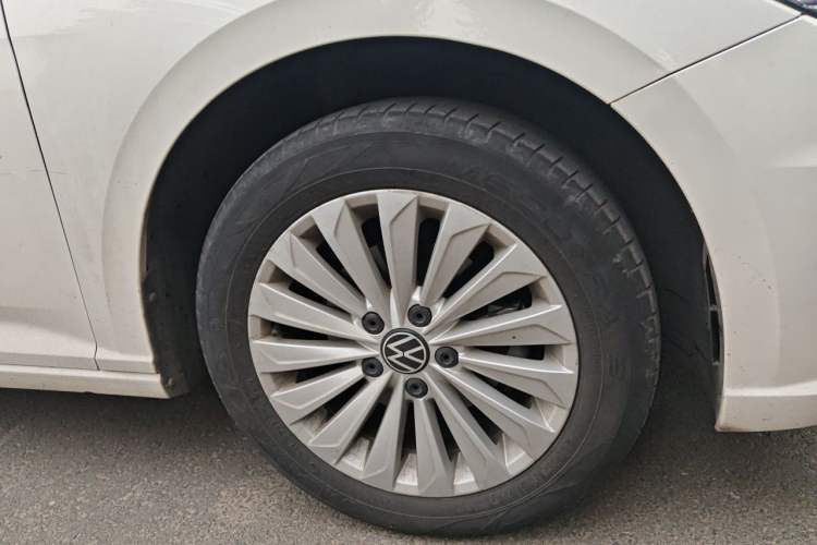 Used Volkswagen Lavida 2021 1.5L Automatic Vision Edition Right Front Wheel Hub