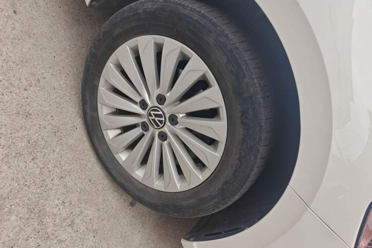 Used Volkswagen Lavida 2021 280TSI DSG Comfort Edition Right Front Wheel Hub