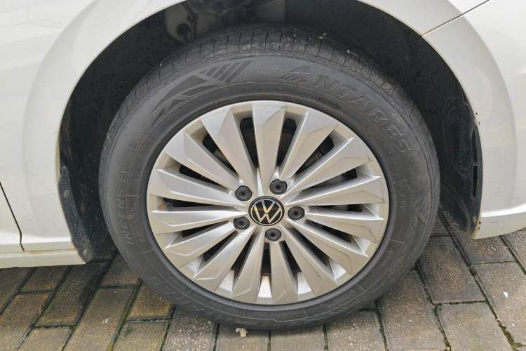 Used Volkswagen Lavida 2021 1.5L Automatic Comfort Edition Right Front Wheel Hub