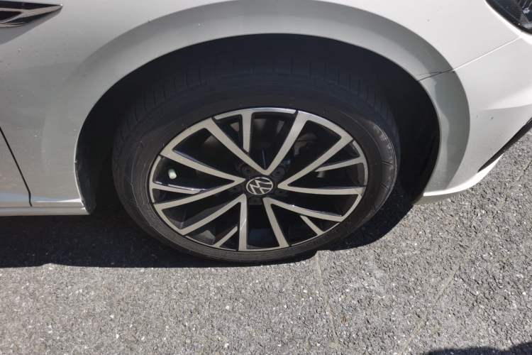 Used Volkswagen Lavida 2021 280TSI DSG Luxury Edition Right Front Wheel Hub