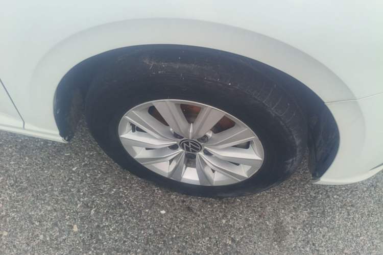 Used Volkswagen Lavida 2021 1.5L Automatic Fashion Edition Right Front Wheel Hub