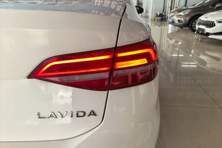 Used Volkswagen Lavida 2021 1.5L Automatic Comfort Edition Right Rear Taillight