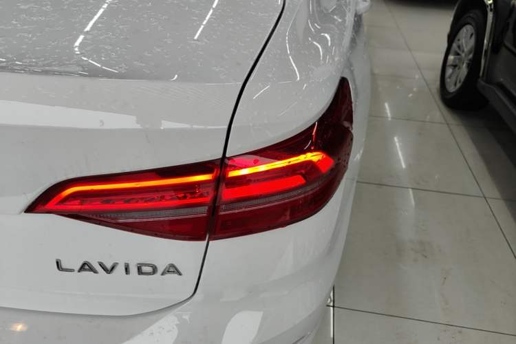 Used Volkswagen Lavida 2021 1.5L Automatic Comfort Edition Right Rear Taillight