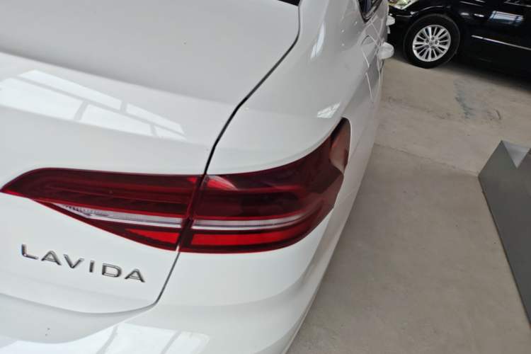 Used Volkswagen Lavida 2021 1.5L Automatic Comfort Edition Right Rear Taillight