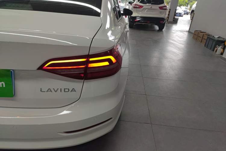 Used Volkswagen Lavida 2021 1.5L Automatic Fashion Edition Right Rear Taillight