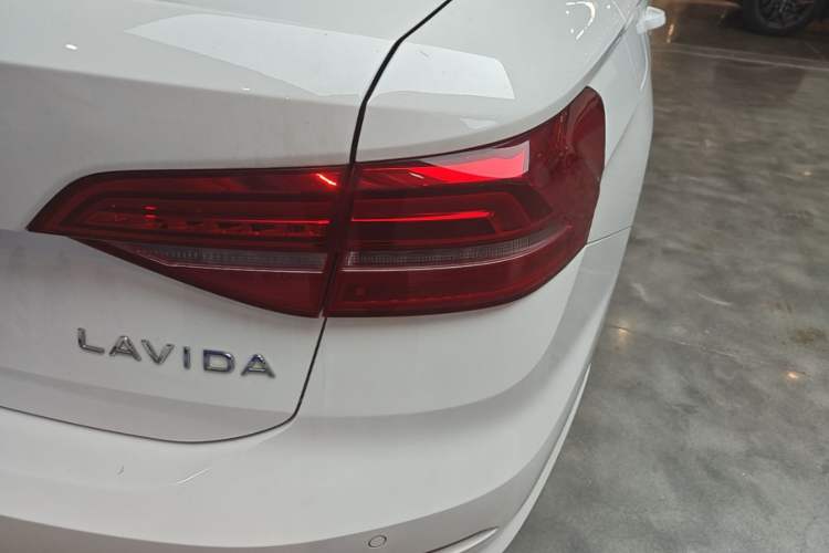 Used Volkswagen Lavida 2021 1.5L Automatic Comfort Edition Right Rear Taillight