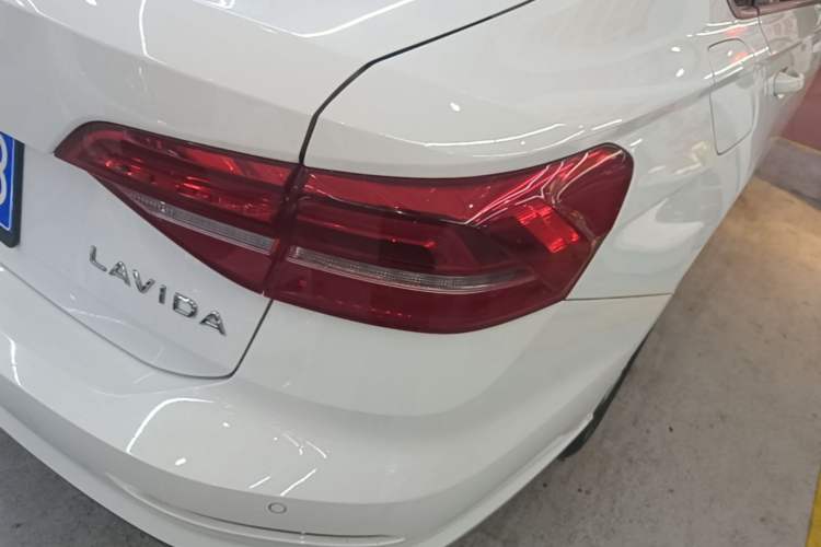 Used Volkswagen Lavida 2021 1.5L Automatic Fashion Edition Right Rear Taillight