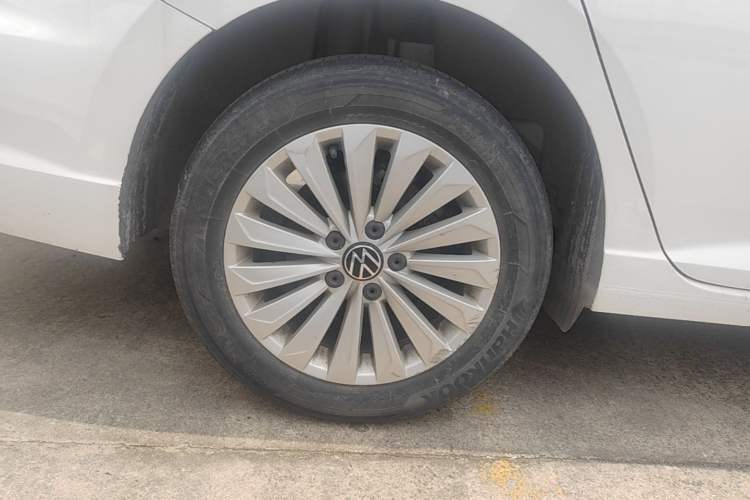 Used Volkswagen Lavida 2021 280TSI DSG Comfort Edition Right Rear Wheel Hub