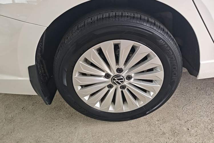 Used Volkswagen Lavida 2021 1.5L Automatic Comfort Edition Right Rear Wheel Hub