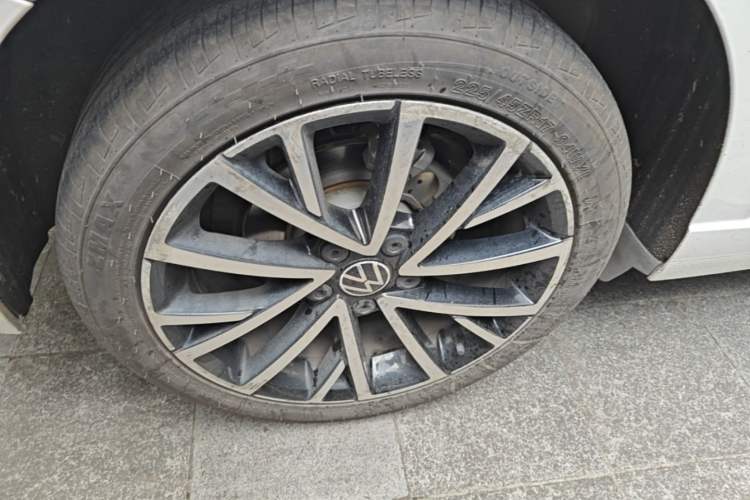 Used Volkswagen Lavida 2021 280TSI DSG Luxury Edition Right Rear Wheel Hub