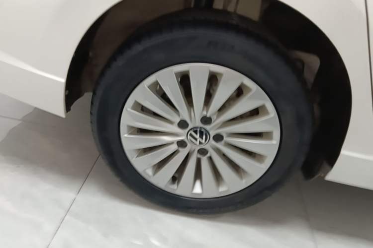 Used Volkswagen Lavida 2021 1.5L Automatic Comfort Edition Right Rear Wheel Hub