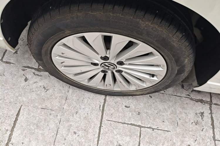 Used Volkswagen Lavida 2021 1.5L Automatic Comfort Edition Right Rear Wheel Hub