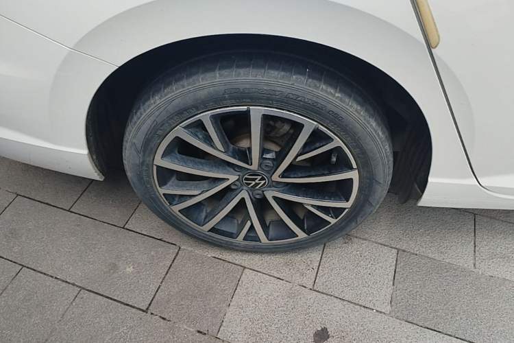 Used Volkswagen Lavida 2021 280TSI DSG Luxury Edition Right Rear Wheel Hub