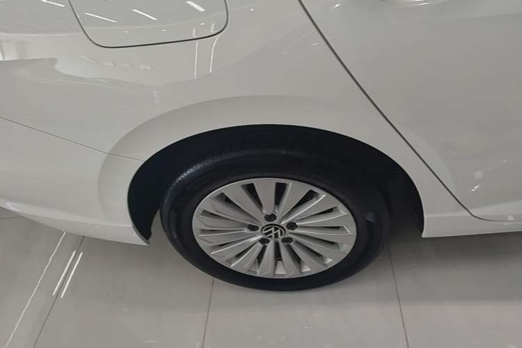 Used Volkswagen Lavida 2021 1.5L Automatic Comfort Edition Right Rear Wheel Hub