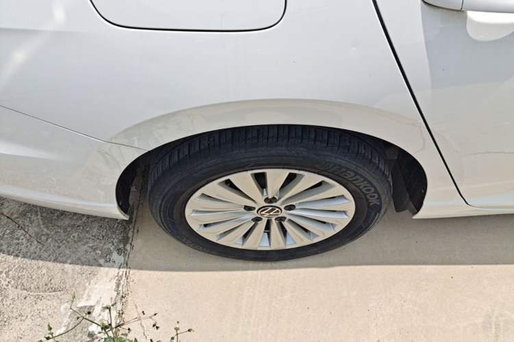 Used Volkswagen Lavida 2021 280TSI DSG Comfort Edition Right Rear Wheel Hub