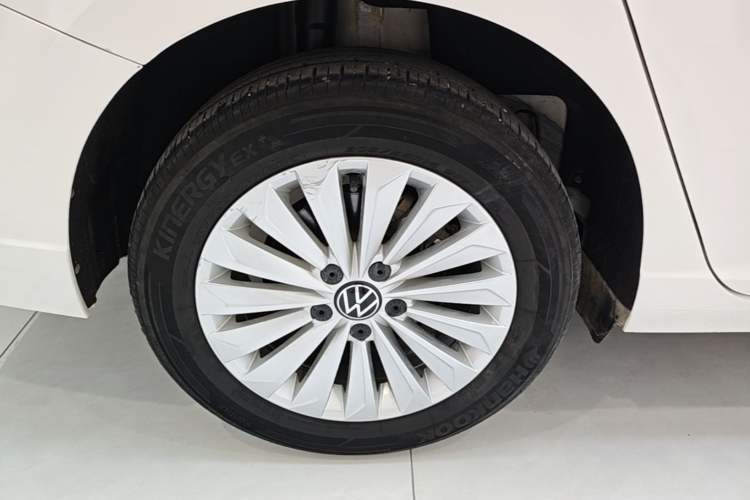 Used Volkswagen Lavida 2021 1.5L Automatic Comfort Edition Right Rear Wheel Hub