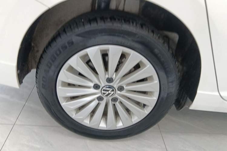 Used Volkswagen Lavida 2021 1.5L Automatic Comfort Edition Right Rear Wheel Hub