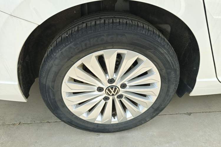 Used Volkswagen Lavida 2021 1.5L Automatic Comfort Edition Right Rear Wheel Hub