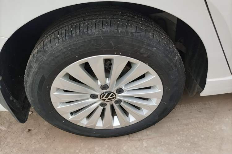 Used Volkswagen Lavida 2021 1.5L Automatic Comfort Edition Right Rear Wheel Hub