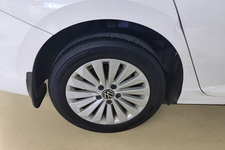 Used Volkswagen Lavida 2021 1.5L Automatic Comfort Edition Right Rear Wheel Hub