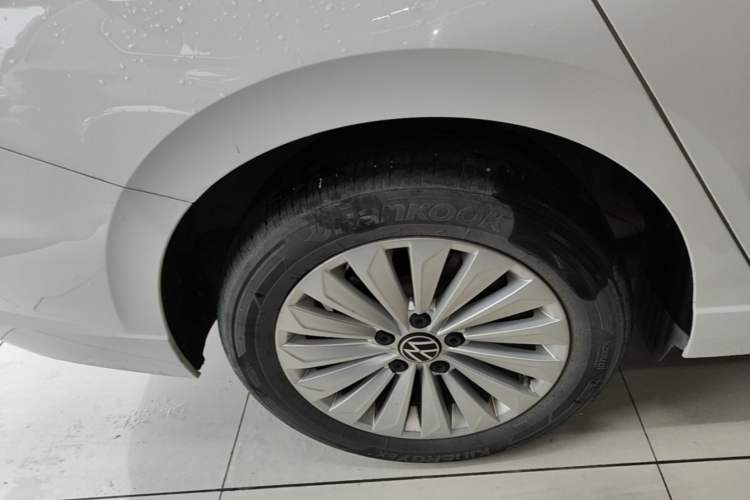Used Volkswagen Lavida 2021 1.5L Automatic Comfort Edition Right Rear Wheel Hub