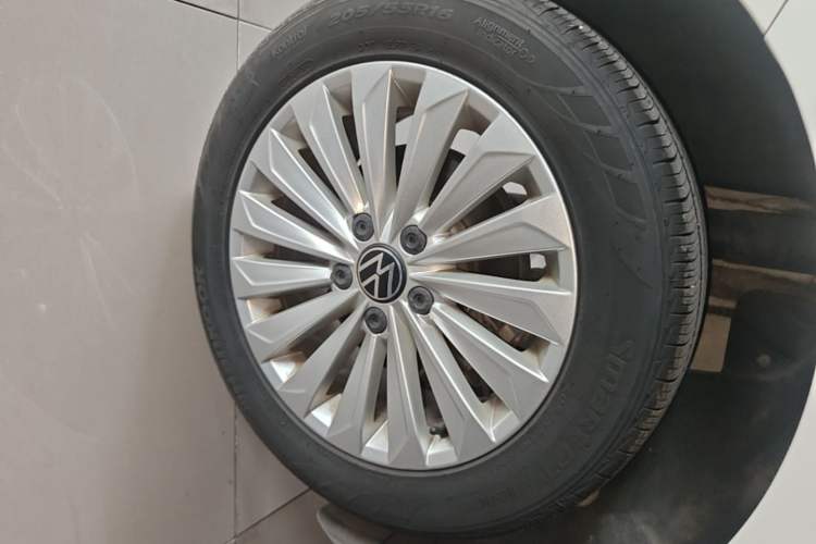 Used Volkswagen Lavida 2021 280TSI DSG Comfort Edition Right Rear Wheel Hub