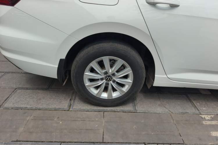 Used Volkswagen Lavida 2021 1.5L Automatic Fashion Edition Right Rear Wheel Hub