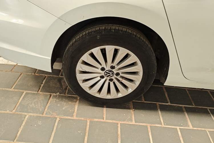 Used Volkswagen Lavida 2021 1.5L Automatic Comfort Edition Right Rear Wheel Hub