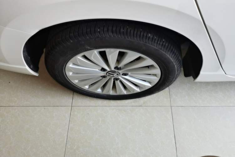 Used Volkswagen Lavida 2021 280TSI DSG Comfort Edition Right Rear Wheel Hub